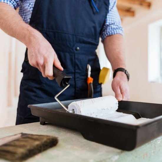 Грунтование поверхности перед работами по укладке