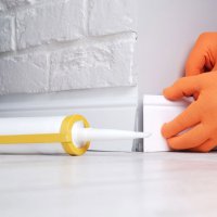 Устройство пластикового плинтуса