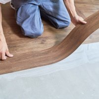 Укладка плитки ПВХ на клей ёлочкой