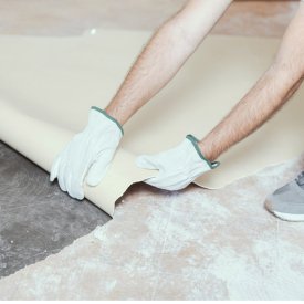 Демонтаж ковролина, уложенного на клей