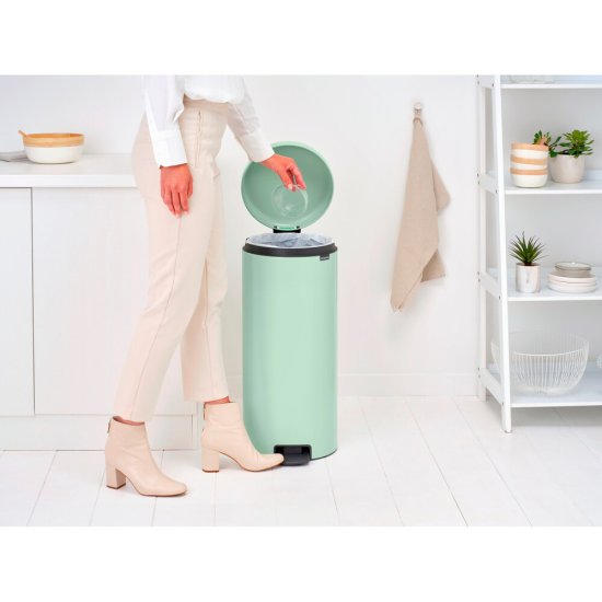 Ведро для мусора Brabantia NewIcon с крышкой 30 л металл мятно-голубое с педалью