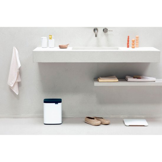 Ведро для мусора Brabantia Bo с крышкой 7 л металл белое