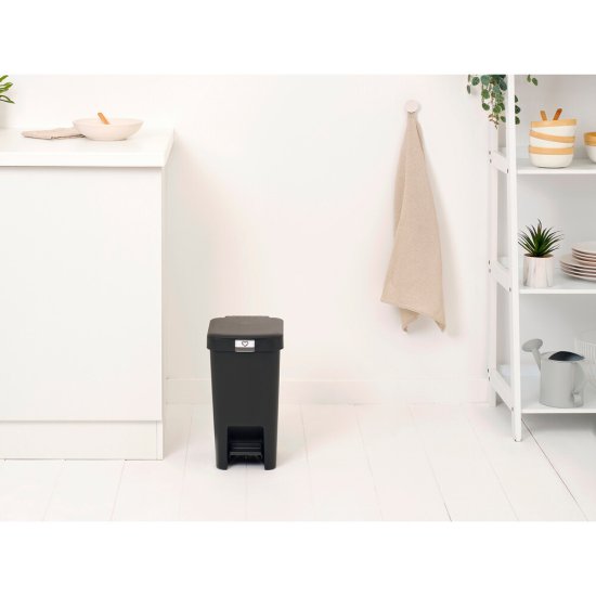 Ведро для мусора Brabantia StepUp с крышкой 10 л пластик темно-серое с педалью