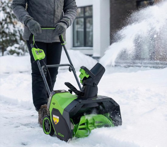 Снегоуборщик аккумуляторный Greenworks 2603607UB 40 см 4 Ач АКБ и ЗУ в комплекте