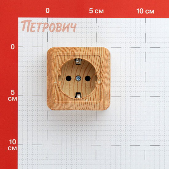 Розетка UNIVersal Олимп накладная сосна с заземлением (5560902)