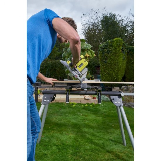 Аккумуляторная торцовочно-усовочная пила Ryobi ONE+ R18MS216-0