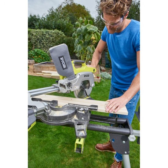 Аккумуляторная торцовочно-усовочная пила Ryobi ONE+ R18MS216-0