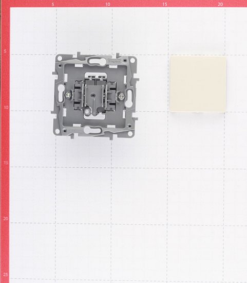 Выключатель Legrand Etika одноклавишный встраиваемый слоновая кость (672301)