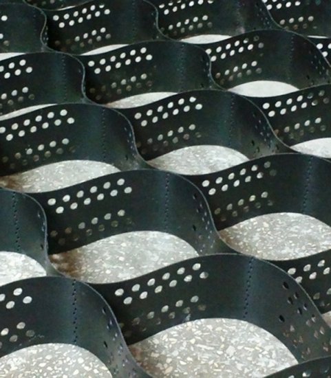 Георешетка с перфорацией 3х6,2 м ячейка 210x210x100 мм (18,6 кв.м)