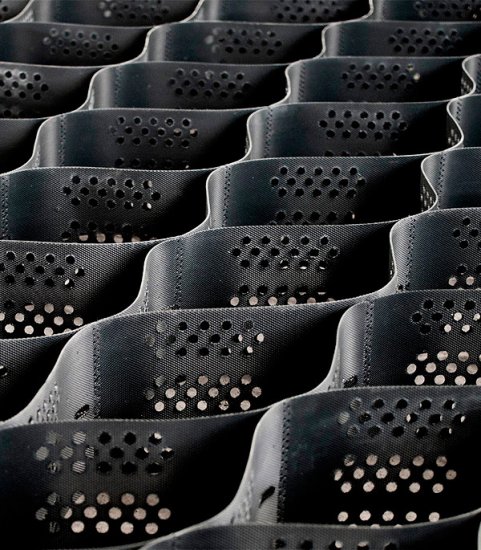 Георешетка с перфорацией 3х6,2 м ячейка 210x210x100 мм (18,6 кв.м)