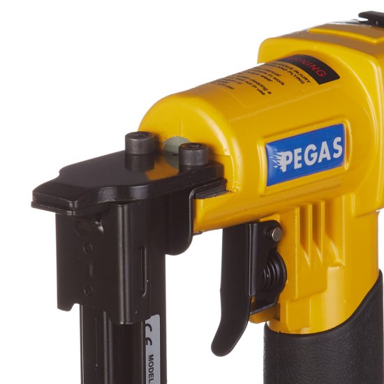 Скобозабивной пистолет пневматический Pegas Pneumatic FS8016-A 1/4 (1005)