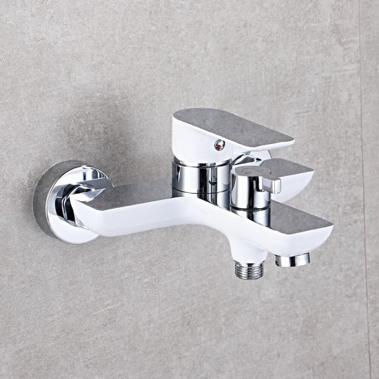 Смеситель для ванны Lavelly White Modern хром/белый однорычажный с коротким изливом с лейкой (623749)