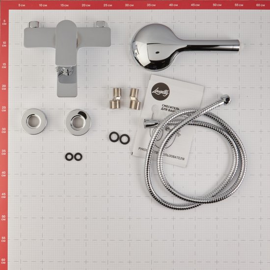 Смеситель для ванны Lavelly White Modern хром/белый однорычажный с коротким изливом с лейкой (623749)