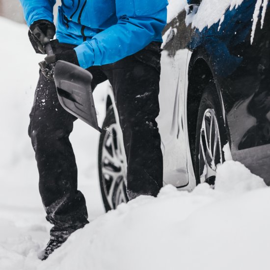 Лопата снеговая автомобильная Plantic Auto полиамид с пластиковым черенком 690х230 мм (18001-01)