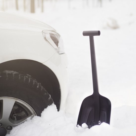 Лопата снеговая автомобильная Plantic Auto полиамид с пластиковым черенком 690х230 мм (18001-01)