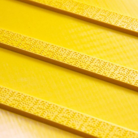 Тактильная плитка ТПУ продольный риф 500х500х6,5 мм желтая