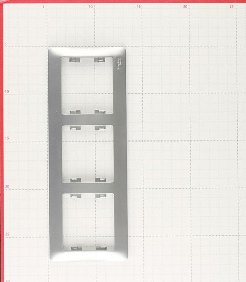 Рамка Systeme Electric Glossa трехместная алюминий (GSL000303)