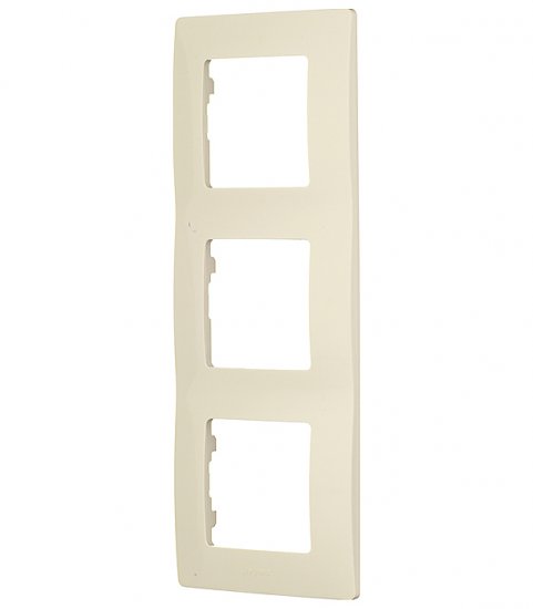 Рамка Legrand Etika трехместная слоновая кость (672513)