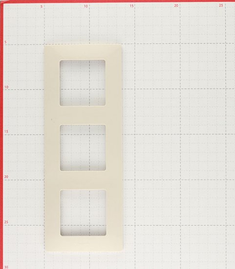 Рамка Legrand Etika трехместная слоновая кость (672513)