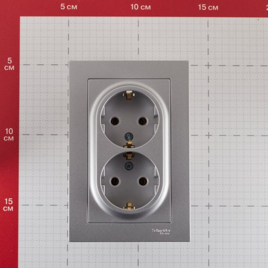 Розетка двойная Systeme Electric AtlasDesign встраиваемая алюминий с заземлением (ATN000324)