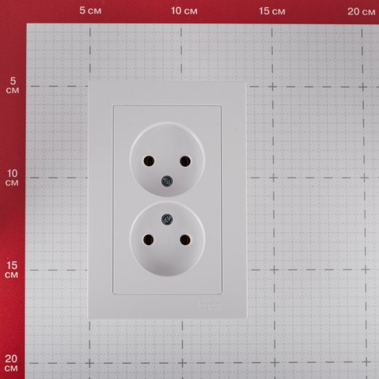 Розетка Systeme Electric AtlasDesign встраиваемая белая (ATN000120)