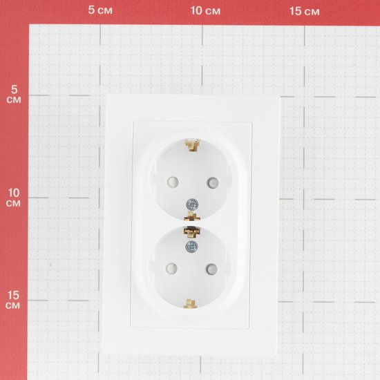 Розетка двойная Systeme Electric AtlasDesign встраиваемая белая с заземлением со шторками (ATN000126)