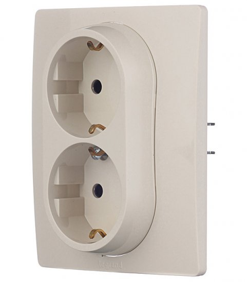 Розетка Legrand Etika встраиваемая слоновая кость (672323)