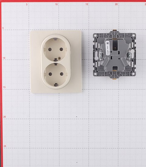 Розетка Legrand Etika встраиваемая слоновая кость (672323)