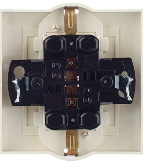 Розетка Simon 15 встраиваемая слоновая кость (1590459-031)