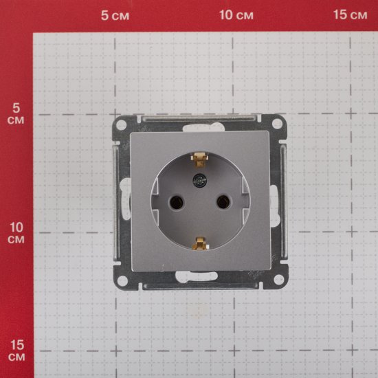 Розетка Systeme Electric AtlasDesign встраиваемая алюминий с заземлением (ATN000343)