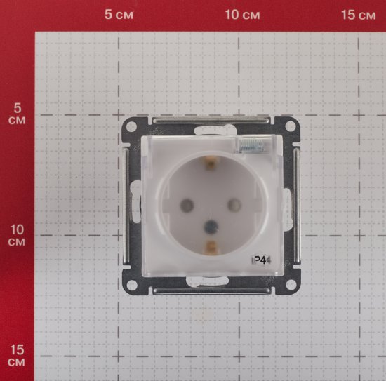 Розетка Systeme Electric AtlasDesign Aqua встраиваемая белая с заземлением со шторками с крышкой (ATN440146)