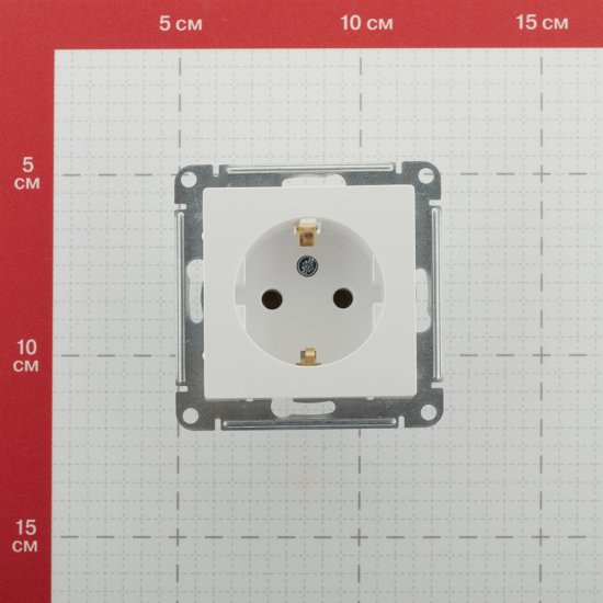 Розетка Systeme Electric AtlasDesign встраиваемая белая с заземлением (ATN000143)