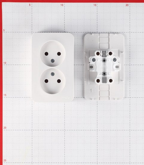 Розетка Systeme Electric Blanca накладная белая (BLNRA000211)