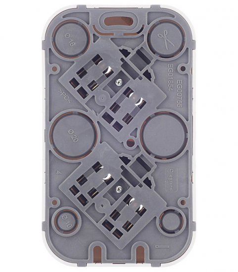 Розетка Legrand Quteo накладная белая (782233)