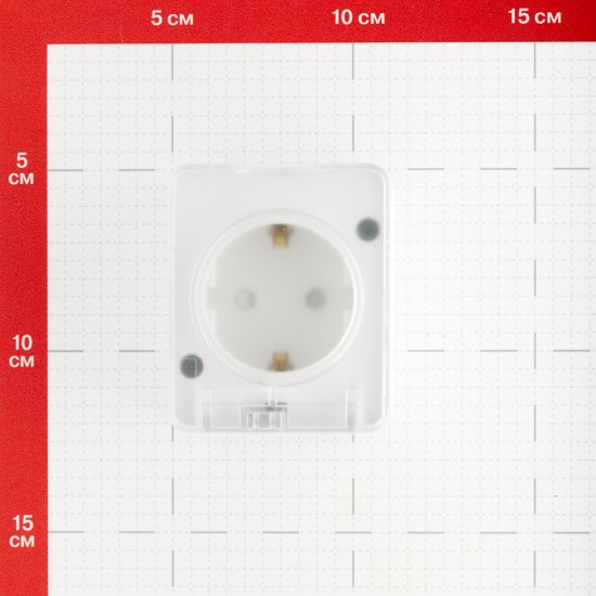 Розетка Systeme Electric AtlasDesign Profi54 накладная белая с заземлением со шторками с крышкой (ATN540145)