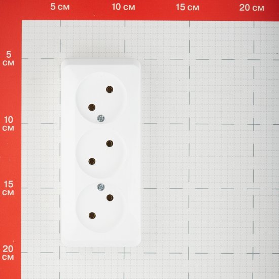 Розетка Systeme Electric Этюд накладная белая (PA16-009B)