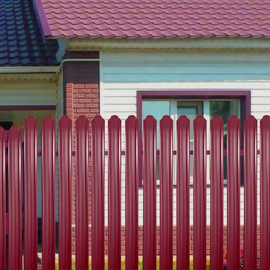 Евроштакетник односторонний П-образный 0,45 мм 118х1800 мм красное вино RAL 3005 фигурный срез