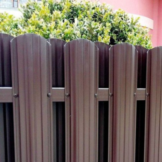 Калитка распашная с двухсторонним штакетником в два ряда 1х1,5 м коричневая RAL 8017