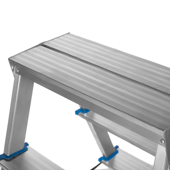 Стремянка алюминиевая двусторонняя Ladderbel STR2-AL-3 3 ступени, максимальная нагрузка 150 кг