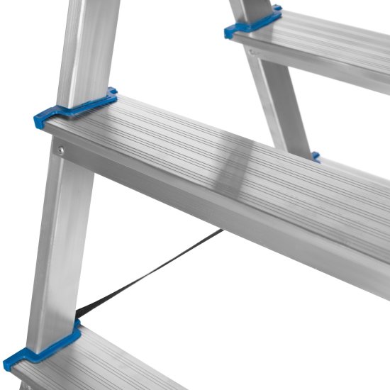 Стремянка алюминиевая двусторонняя Ladderbel STR2-AL-3 3 ступени, максимальная нагрузка 150 кг