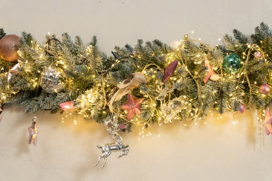 Еловая гирлянда «Заснеженная с шишками» 270 см