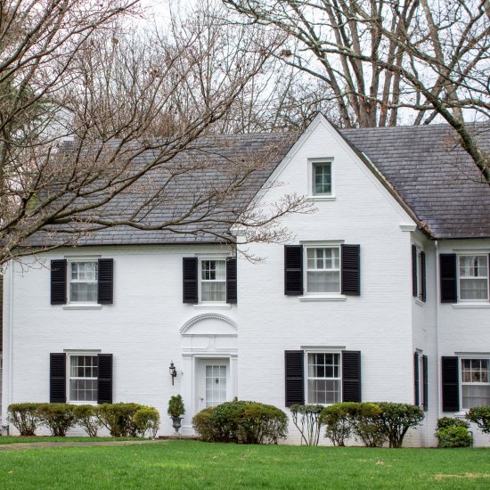 Краска фасадная всесезонная Luxens матовая белая база А 2.7 л