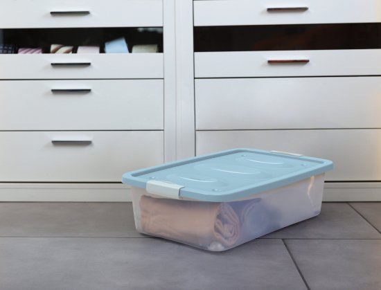 Ящик Астело 60x18x40.4 см пластик с крышкой на колесах цвет прозрачный