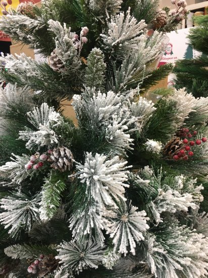 Ель новогодняя искусственная «Заснеженная с шишками» 210 см