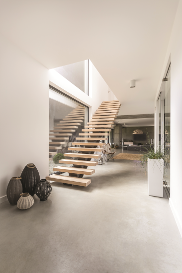 Краска для стен в коридоре Luxens моющаяся матовая белая база А 5 л