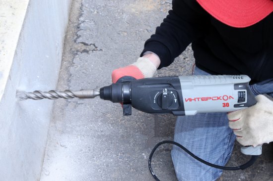 Перфоратор сетевой SDS-plus Интерскол П-30/900ЭР, 900 Вт, 3.3 Дж