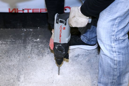 Перфоратор сетевой SDS-plus Интерскол П-30/900ЭР, 900 Вт, 3.3 Дж