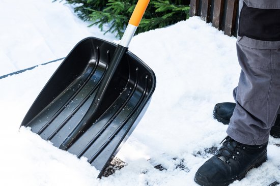 Лопата для уборки снега Plantic Snow Light 12001-01 35.5x133 см с алюминиевым черенком