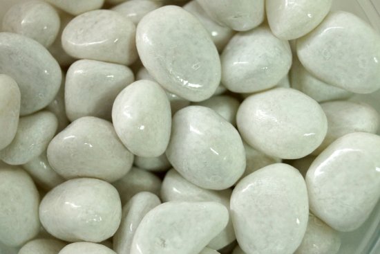 Галька цветная фракция 10-15 мм белая