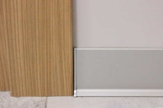 Плинтус напольный высота 60 мм, длина 2.5 м